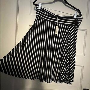 Max Studio skirt black and white size XL